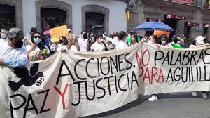  Marchan en Michoacán por la Paz en Aguililla