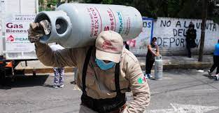  Trabajadores de gas Bienestar se manifiestan en Delegación Iztacalco