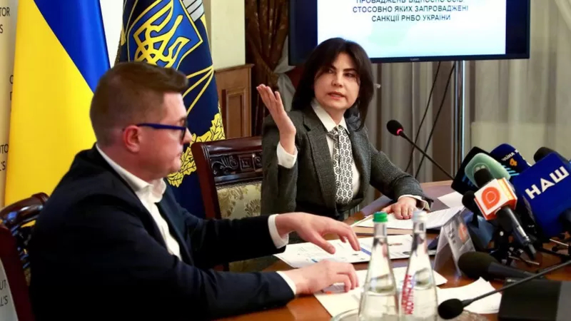  “Rusia se ha infiltrado en el gobierno de Ucrania”: Zelensky suspende a altos funcionarios por “traición y colaboración” con Moscú