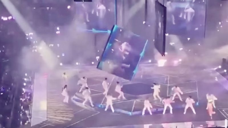  Pantalla gigante se desploma durante un concierto del grupo Mirror en Hong Kong