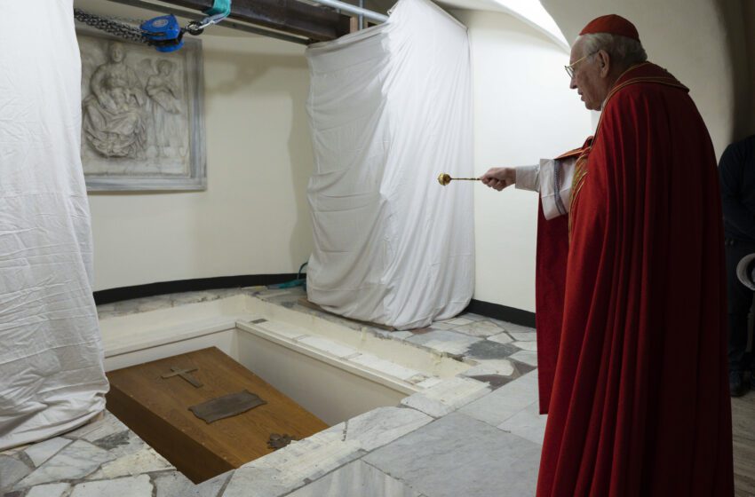 Papa emérito Benedicto XVI ya reposa en cripta vaticana